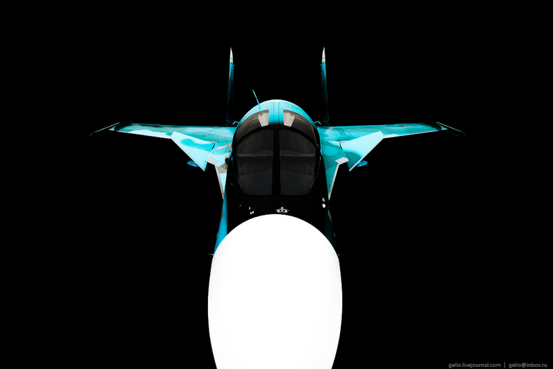 Illustration for article titled These Riveting Photos Show How Russia's Su-34 Fullback Fighter-Bombers Get Built